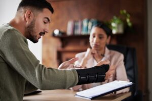 Pros and Cons of Hiring a Workers' Compensation Lawyer